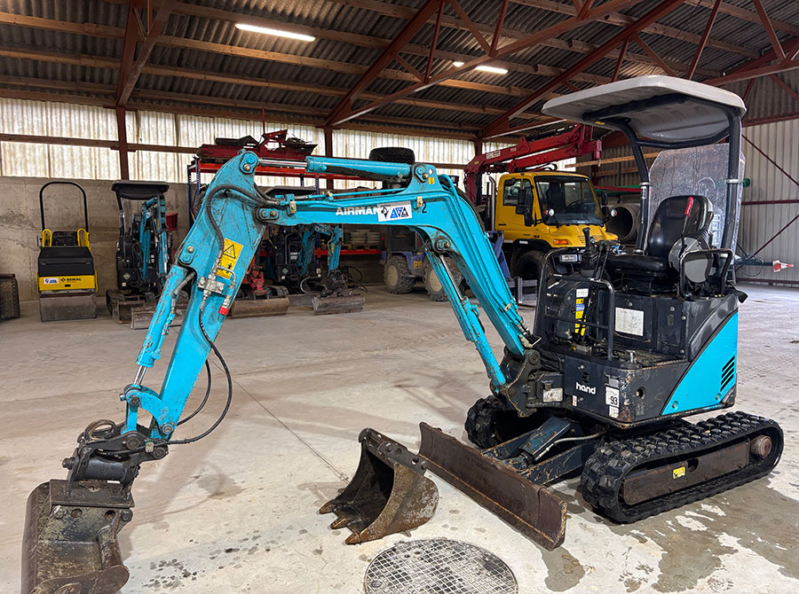 Mathys Bau Walperswil Baumaschinen Vermietung Baumaschinenvermietung Bagger Walze Vibroplatte Grabenstampfer Fugenschneider Berner Seeland Schweiz