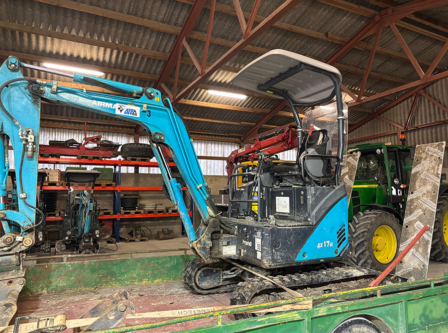 Mathys Bau Walperswil Baumaschinen Vermietung Baumaschinenvermietung Bagger Walze Vibroplatte Grabenstampfer Fugenschneider Berner Seeland Schweiz