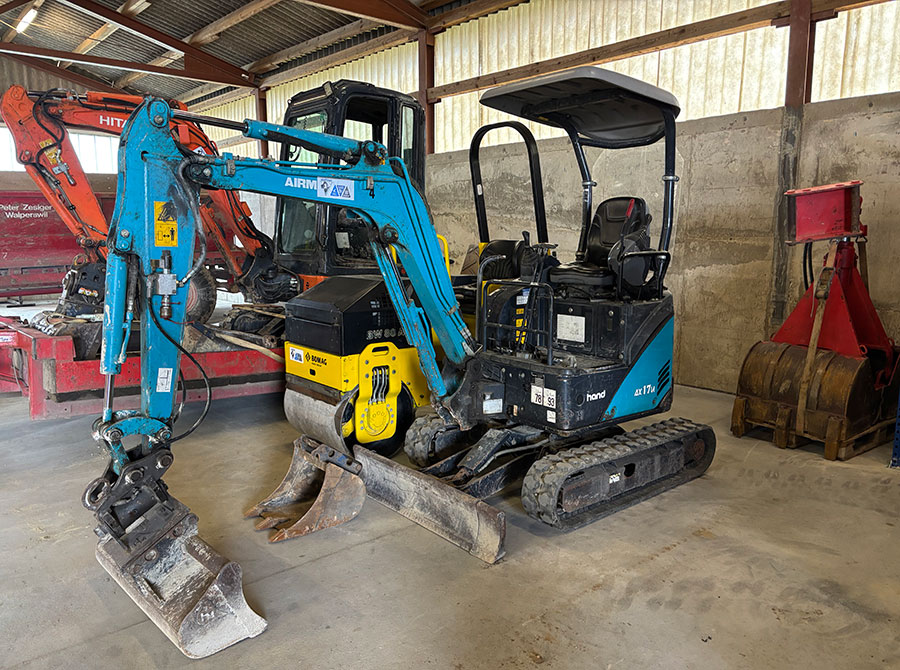 Mathys Bau Walperswil Baumaschinen Vermietung Baumaschinenvermietung Bagger Walze Vibroplatte Grabenstampfer Fugenschneider Berner Seeland Schweiz