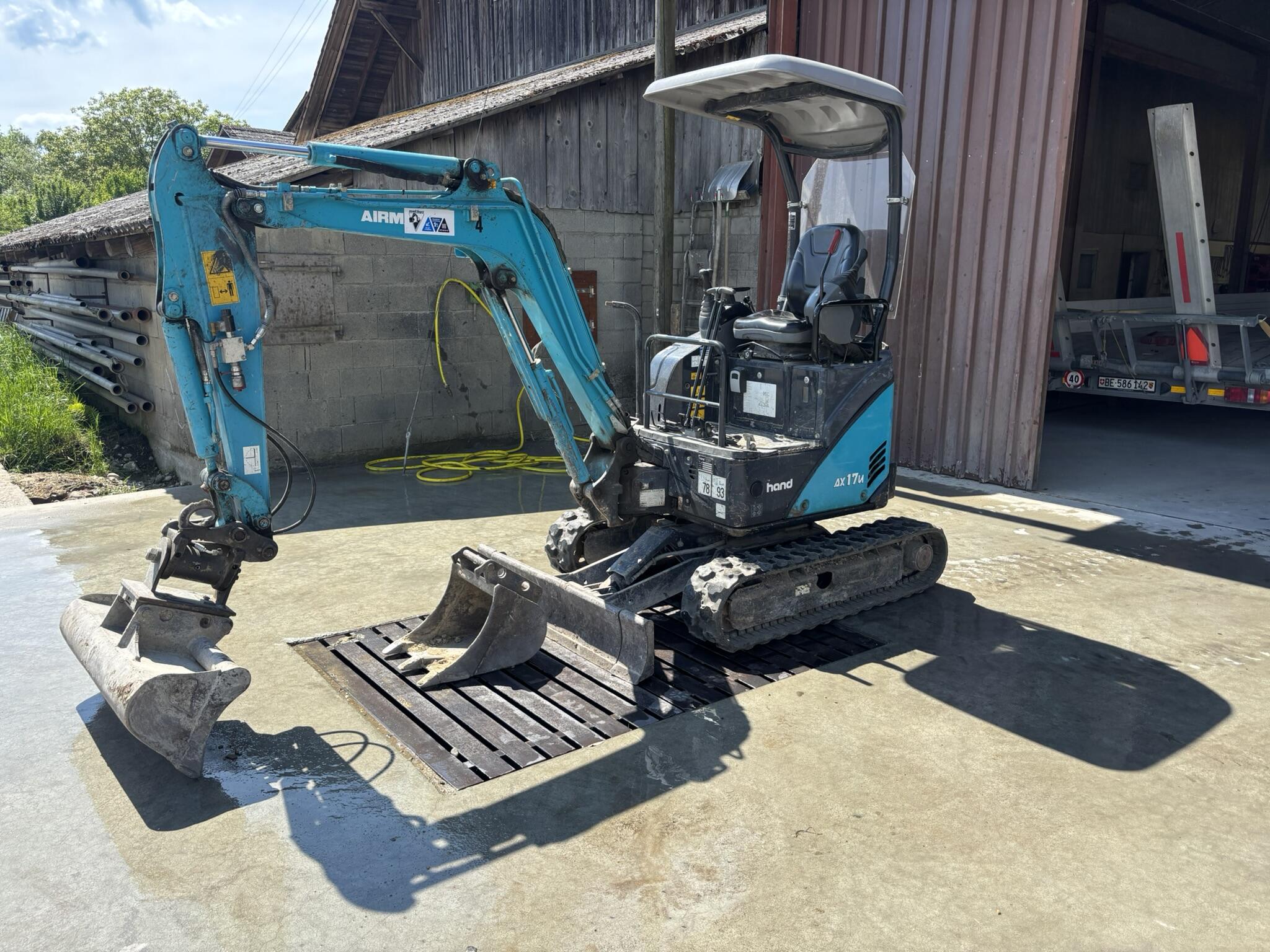 Mathys Bau Walperswil Baumaschinen Vermietung Baumaschinenvermietung Bagger Walze Vibroplatte Grabenstampfer Fugenschneider Berner Seeland Schweiz