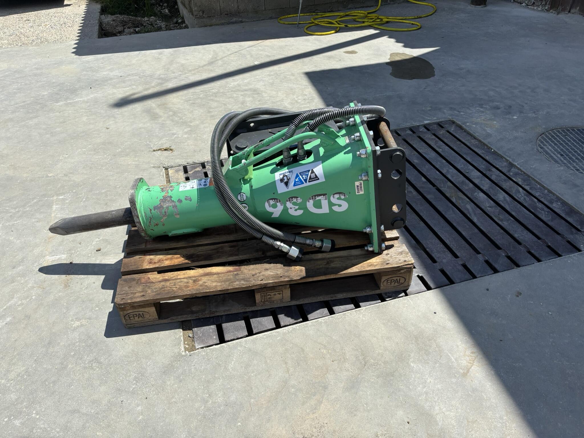 Mathys Bau Walperswil Baumaschinen Vermietung Baumaschinenvermietung Bagger Walze Vibroplatte Grabenstampfer Fugenschneider Berner Seeland Schweiz