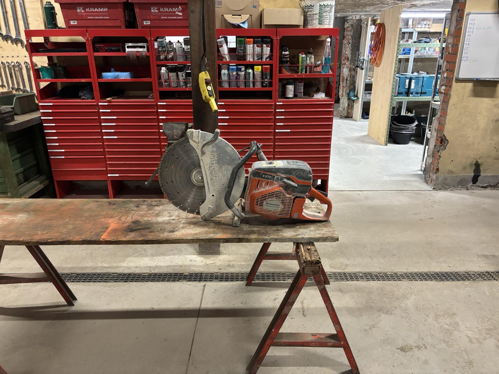 Mathys Bau Walperswil Baumaschinen Vermietung Baumaschinenvermietung Bagger Walze Vibroplatte Grabenstampfer Fugenschneider Berner Seeland Schweiz